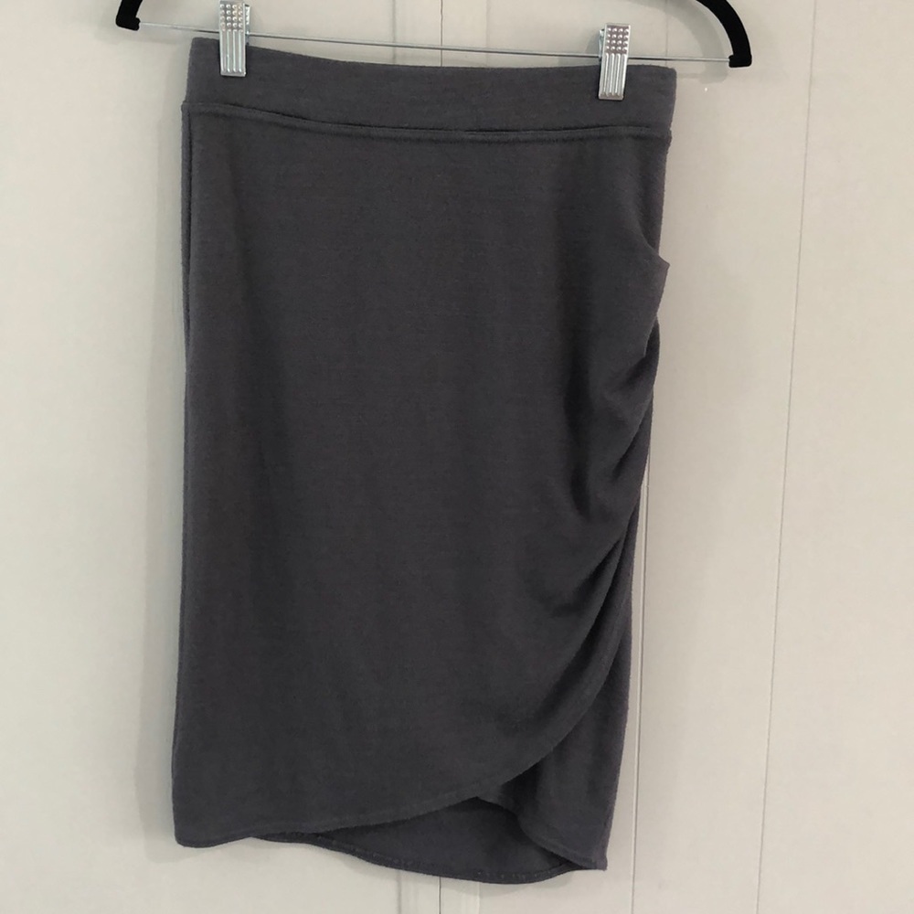 Aritizia Wilfred Free stretch skirt with ruching